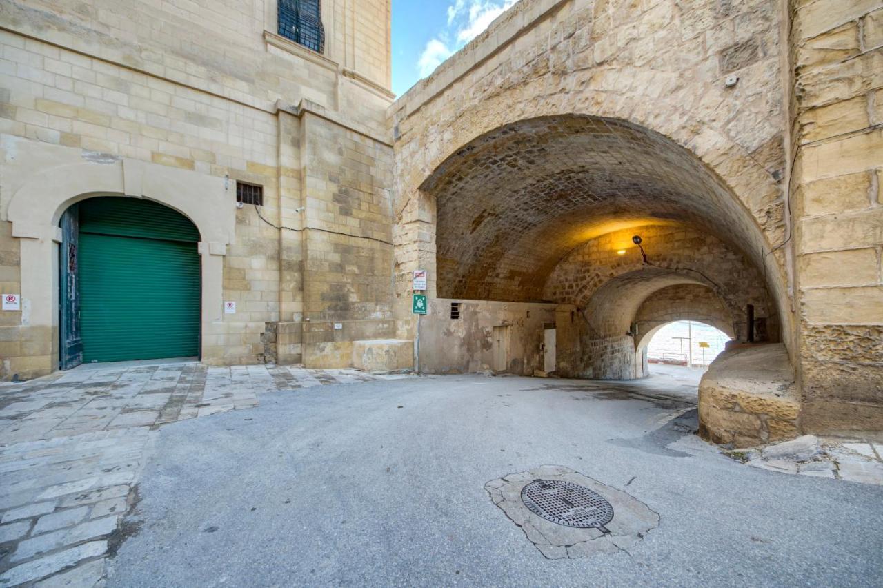 Sally Port 32 Валетта Экстерьер фото